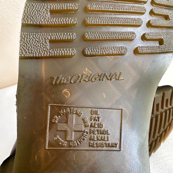 New Dr. Martens Hello Kitty and Friends Black Leather Oxford Shoes Unisex US9 - Picture 13 of 16